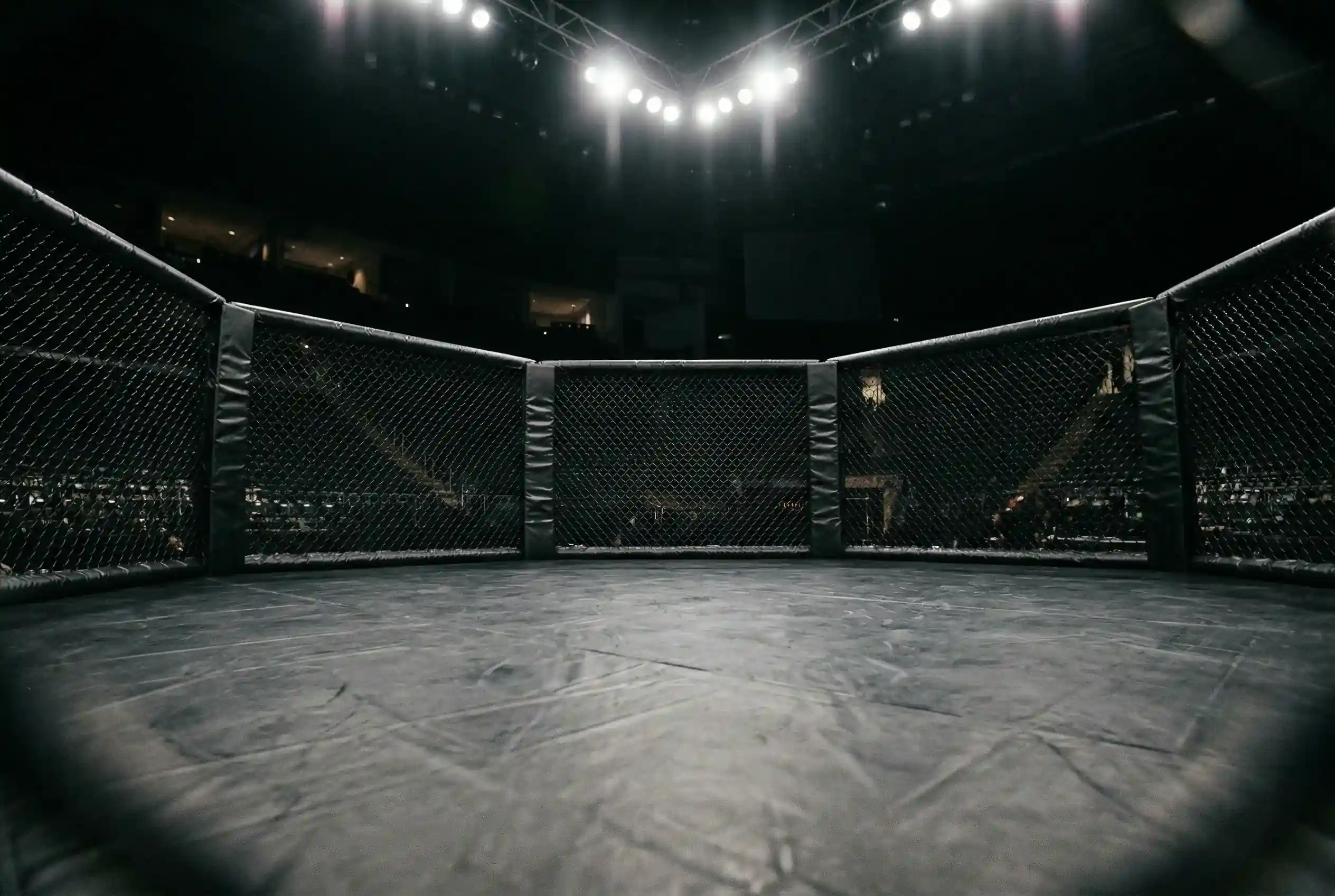 Zakłady bukmacherskie MMA — poradnik obstawiania walk